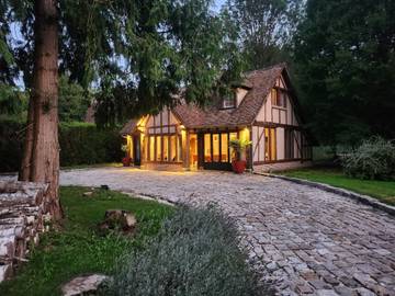Gîte pour 8 personnes, avec piscine et terrasse dans Yonne