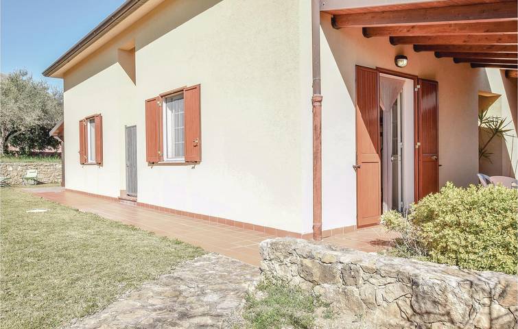 Entire holiday apartment, Coastal Gem: Wifi, Washer, Terrace & Kitchen. in Trabia, Palermo Province