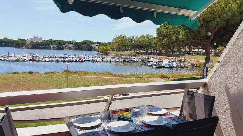 Gîte pour 4 personnes, avec vue ainsi que jardin et vue sur le lac dans Port Gregau - 4