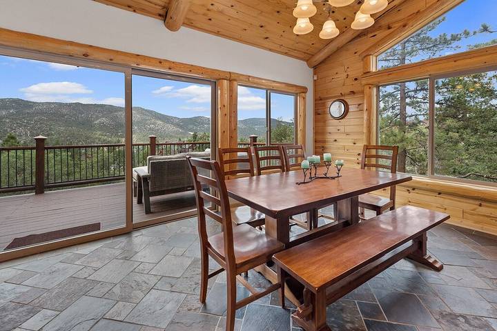 Vacation house for 10 people, with balcony and yard in Big Bear Lake