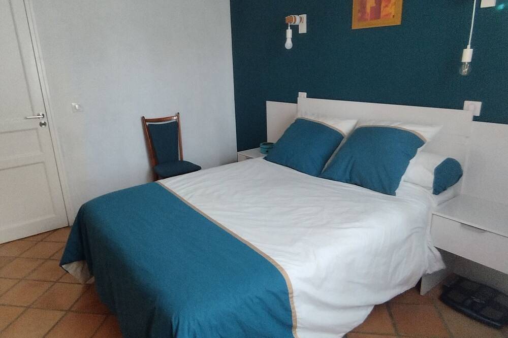 Air-conditioned house with garden and private pool near Avignon and Pont du Gard in Tavel, Region de Nimes