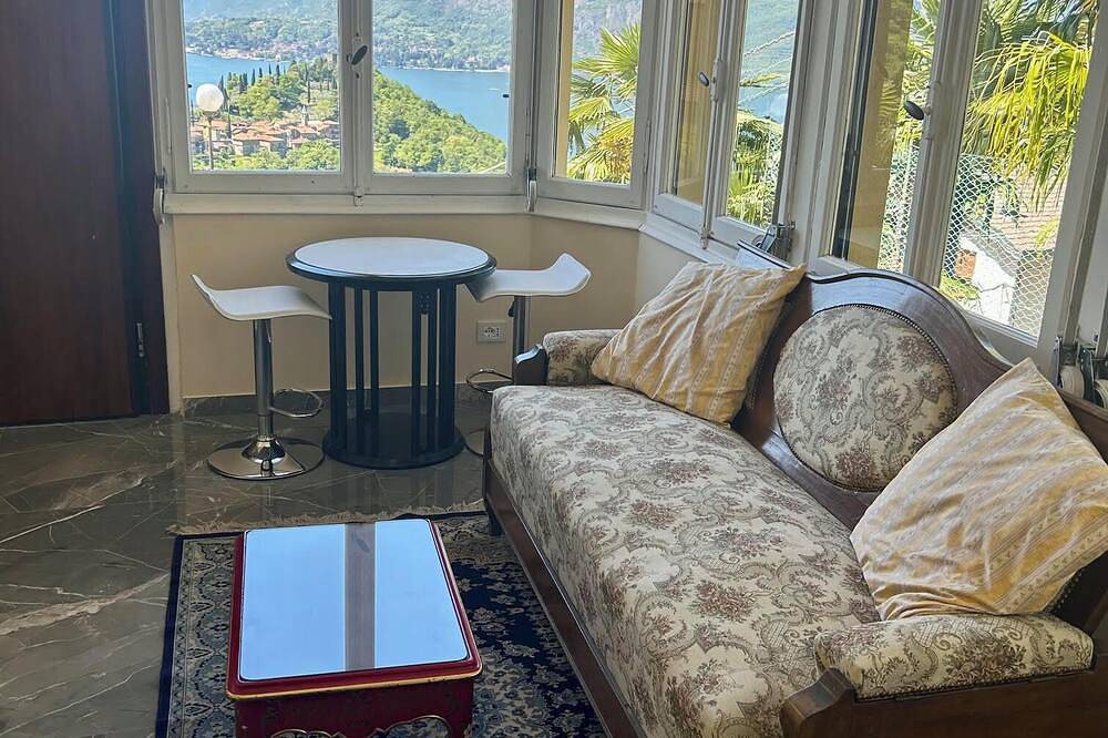 Camera Privata In Villa con terrazzo, vari giardini e barbecue. in Comune di Perledo, Prealpi Bergamasche Occidentali