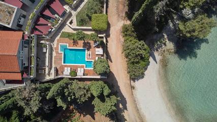 Villa for 12 People in Supetar, Brac, Photo 1