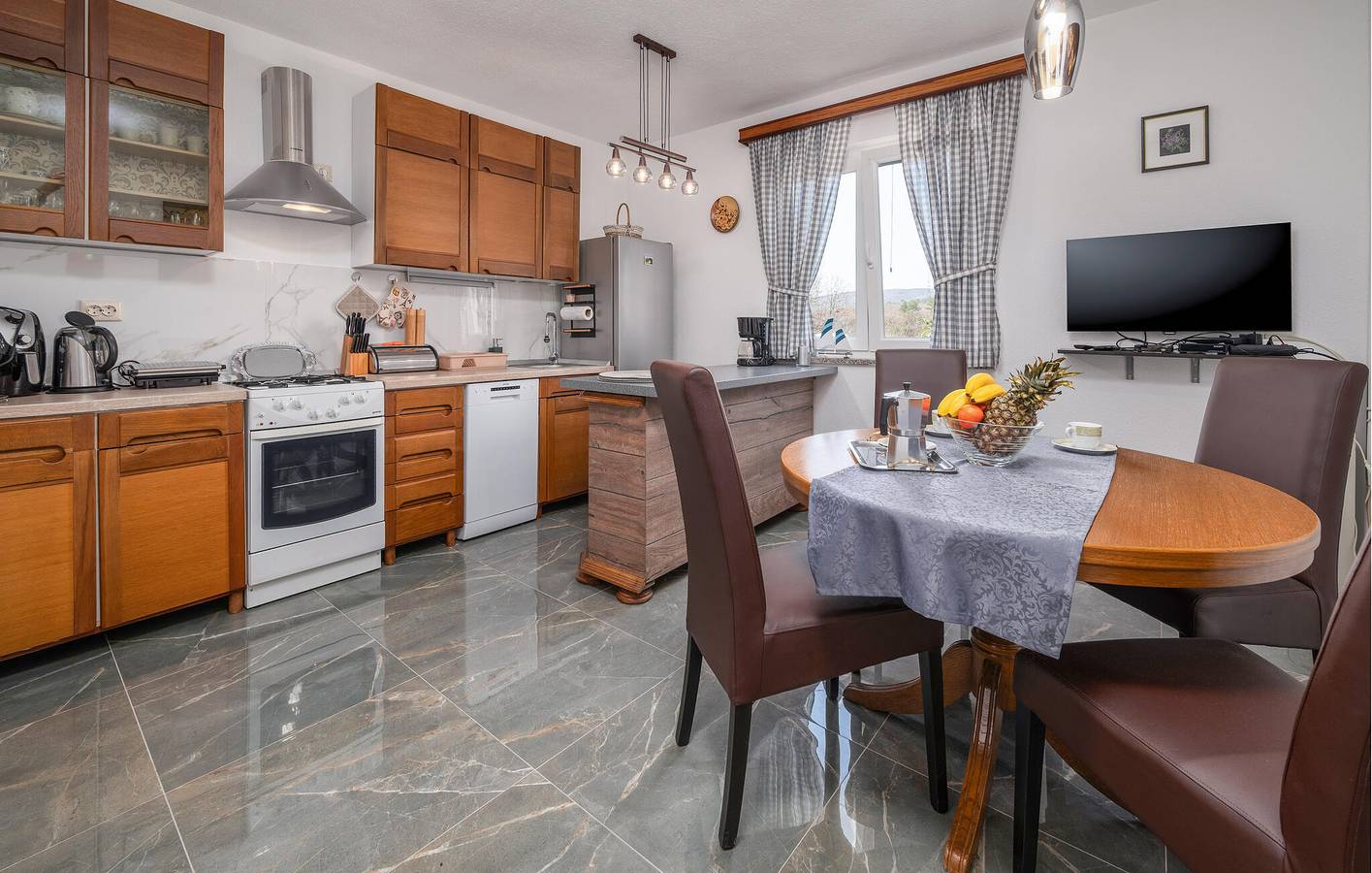 Gemütliche 2-Zimmer-Wohnung mit Terrasse, WLAN und Parkplatz in der Nähe der Küste von Plomin in Plomin, Ostküste Istrien