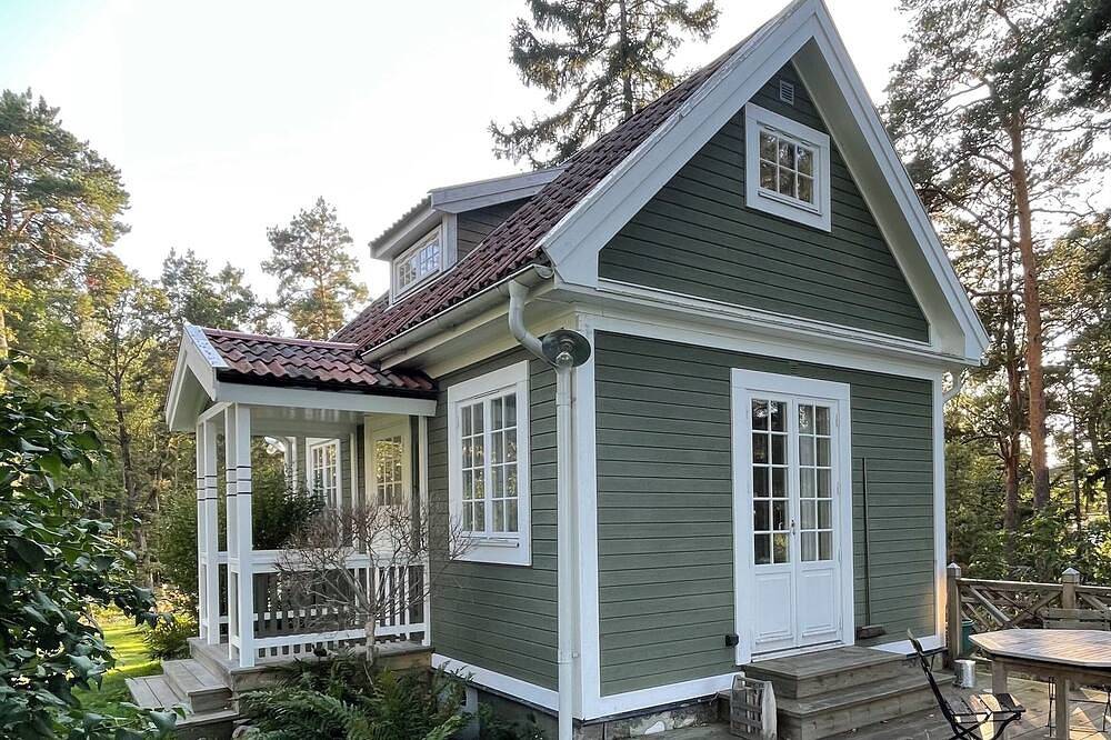 Charming lake house with private jetty and amazing seaview in Vaxholm, Stockholmer Schärengarten