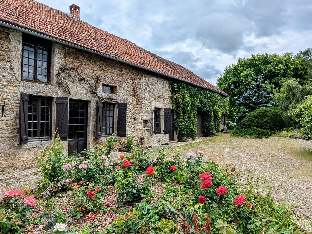 Steinhaus nahe Morvan mit Garten und Wlan in Jouey, Beaune und Umgebung