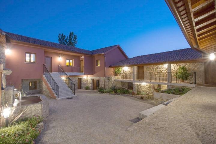 Maison de campagne pour 4 personnes, avec vue ainsi que jardin et piscine, animaux acceptés à Fafe - 4