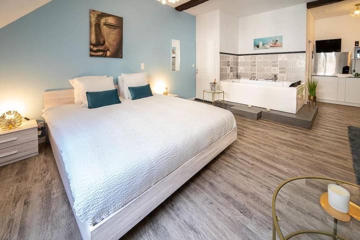 Gîte pour 2 personnes, avec jacuzzi, animaux acceptés à Chalon-sur-Saône - 4