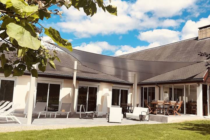 Location de vacances pour 12 personnes, avec jacuzzi ainsi que sauna et jardin à Cluis