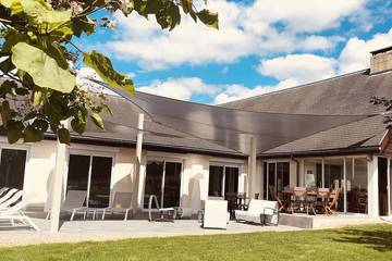 Location de vacances pour 12 personnes, avec sauna ainsi que jacuzzi et jardin à Cluis