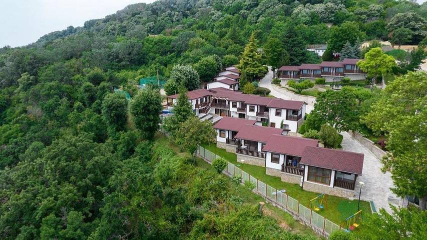 Ośrodek wypoczynkowy dla 2 osób, z widok i ogród oraz basen w Warna