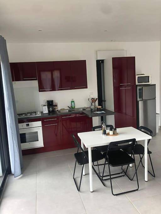 Appartement entier, Charment logement avec parking et jardin privatif in Rocbaron, Côte méditerranéenne (France)