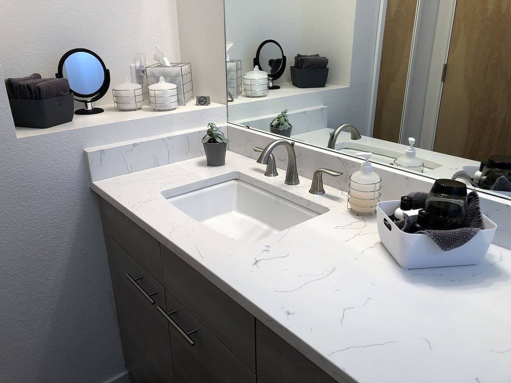 Modernes Neubau-Kutschenhaus in Aussicht - Amerikas coolste Nachbarschaft in Longmont, Boulder County