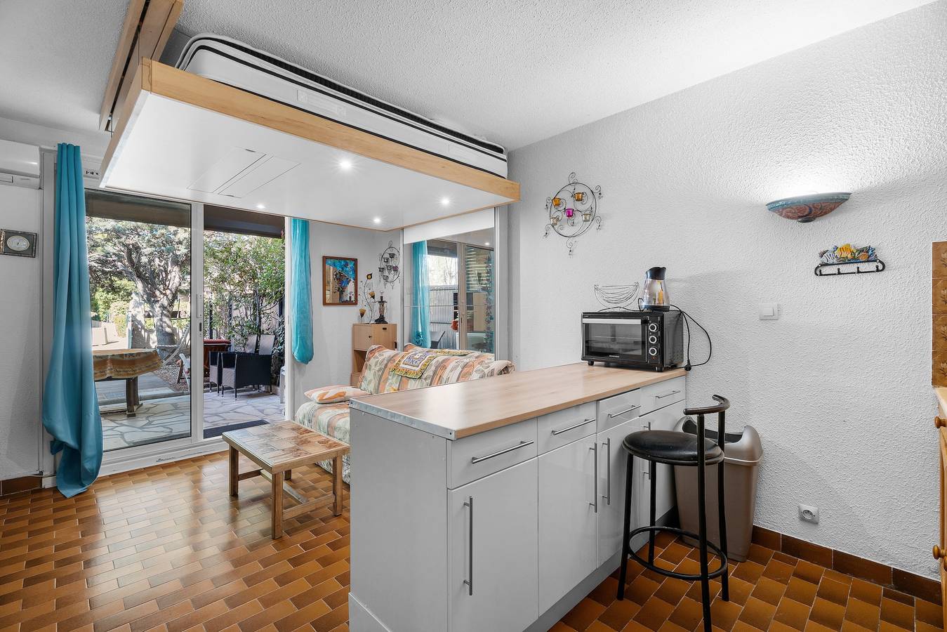 Appartement entier, Beau Studio St Cyr Sur Mer avec vue sur la mer, terrasse privée et climatisation in Les Lecques, Saint-Cyr-sur-Mer