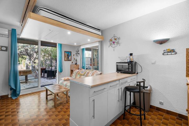 Apartamento entero, Apartamento 'Beau Studio St Cyr Sur Mer' con vistas al mar, terraza privada y aire acondicionado in Les Lecques, Saint-Cyr-sur-Mer