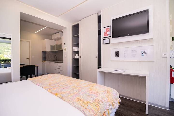 Lower-level Studio w/ kitchenett and patio in Santana, Madeira