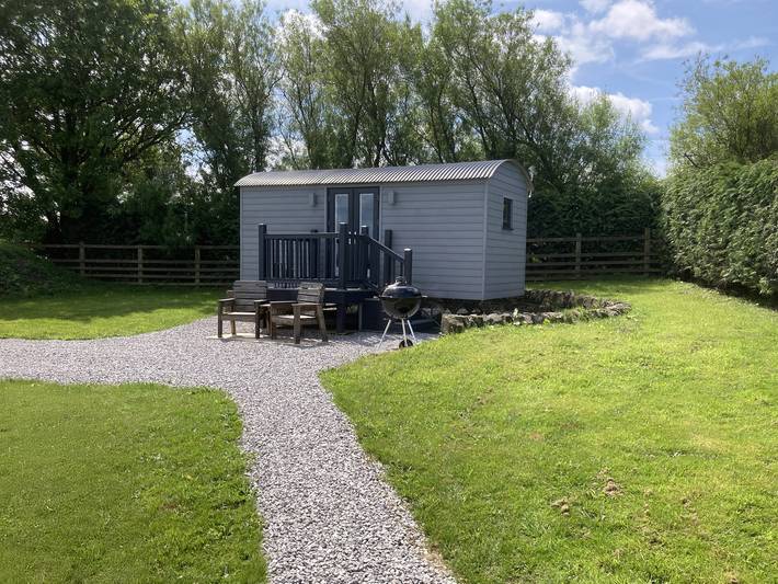 Hut for 2 people, with garden, with pets in West Yorkshire