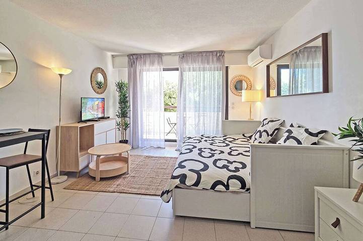 Appartement entier, Studio cosy avec balcon & vue mer - Monaco in Beausoleil, Côte méditerranéenne (France)