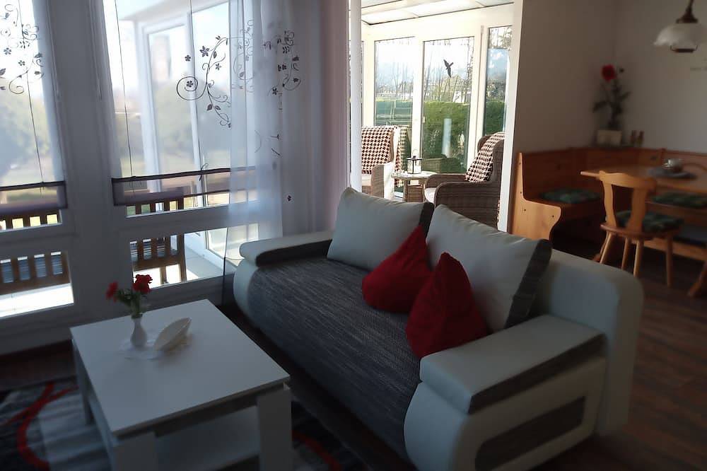 Bungalow with wintergarden, terrace, barbeque area, parking space, pet welcome in Niederwiesa, Chemnitz (region)