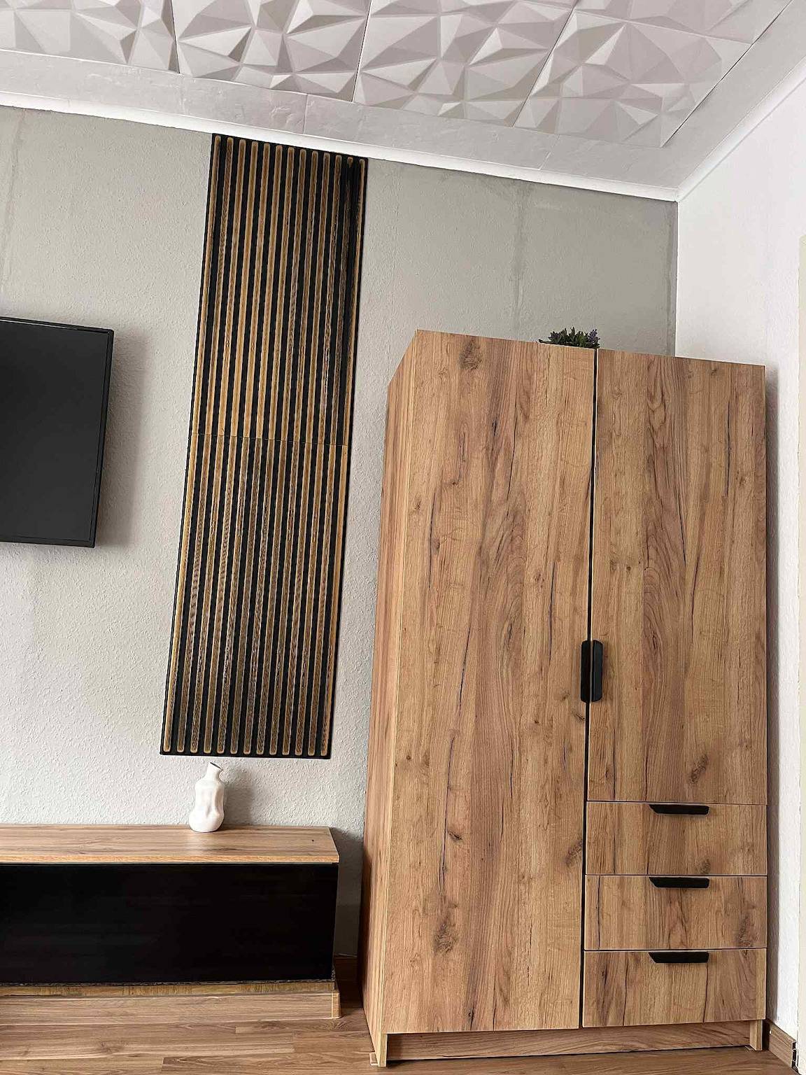 Ganze Wohnung, Zimmer „Rose“ mit privater Terrasse, eigenem Garten und Wlan in Neustadt an der Orla, Saaleland