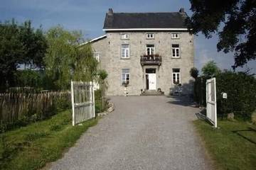 Gîte pour 4 personnes, avec piscine et jardin à Mettet