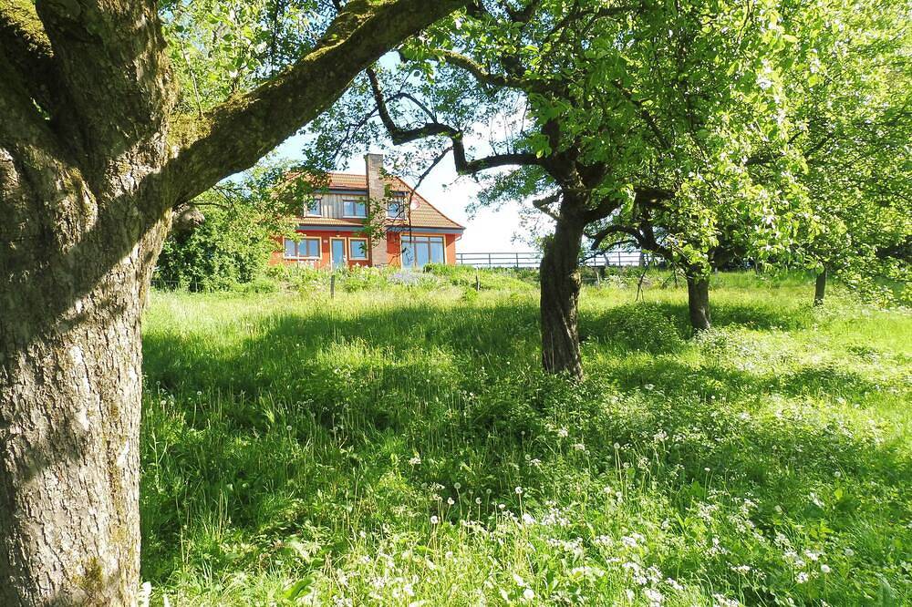 Kleine Villa im wilden Garten in Gummersbach, Oberbergischer Kreis