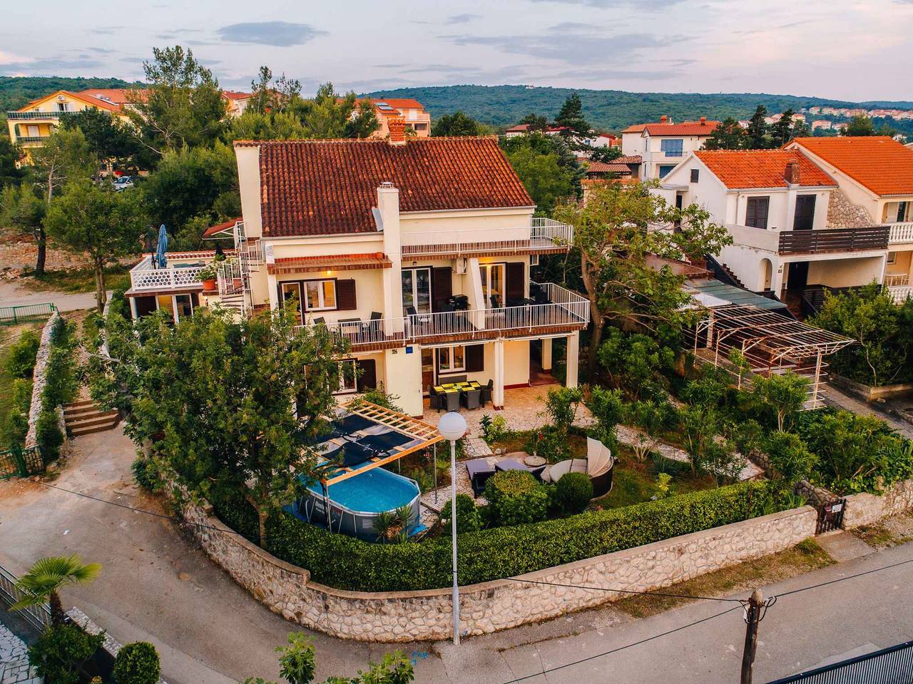Entire vacation apartment, Holiday apartment with sea view and pool  in Klimno, Krk
