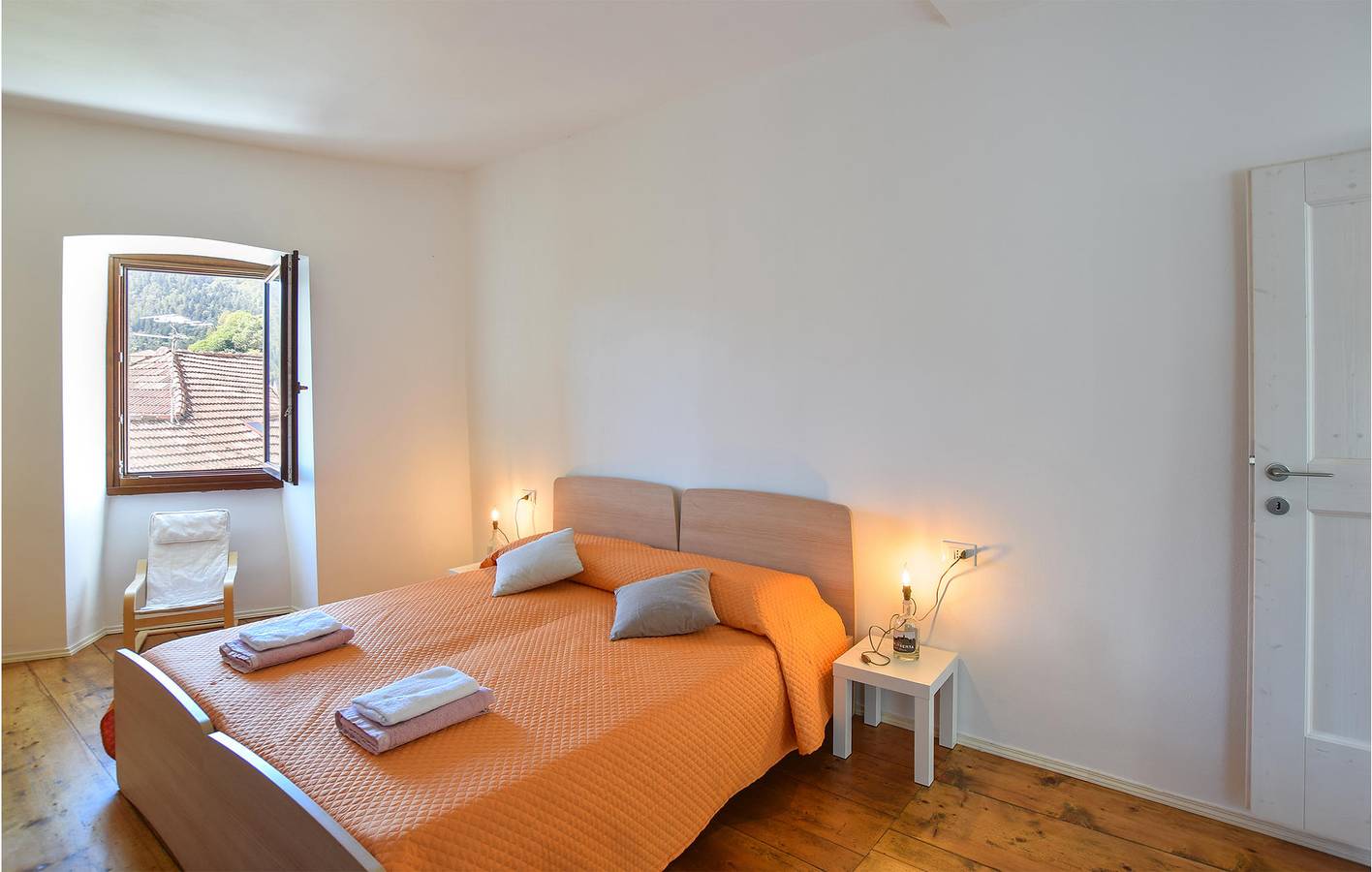 Ganze Ferienwohnung, Bergblick-Apartment mit WiFi, Garten & TV in Stenico, Brentagruppe