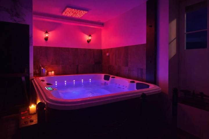 Gîte pour 4 personnes, avec Jacuzzi à Thiers