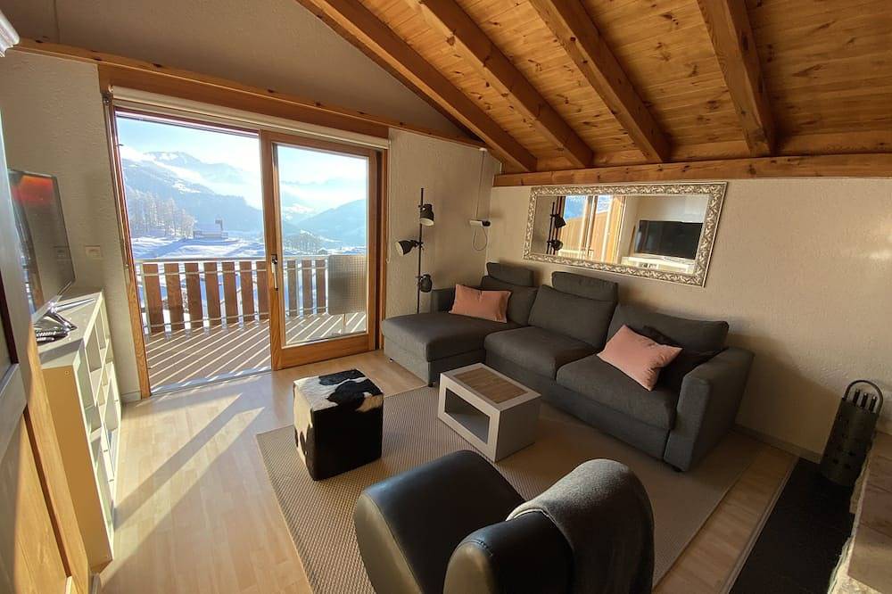 Ganze Wohnung, 2.5 Zi Dachwohnung in Falera mit traumhafter Aussicht, zusätzliche Schlafgalerie in Falera, Flims Laax Falera