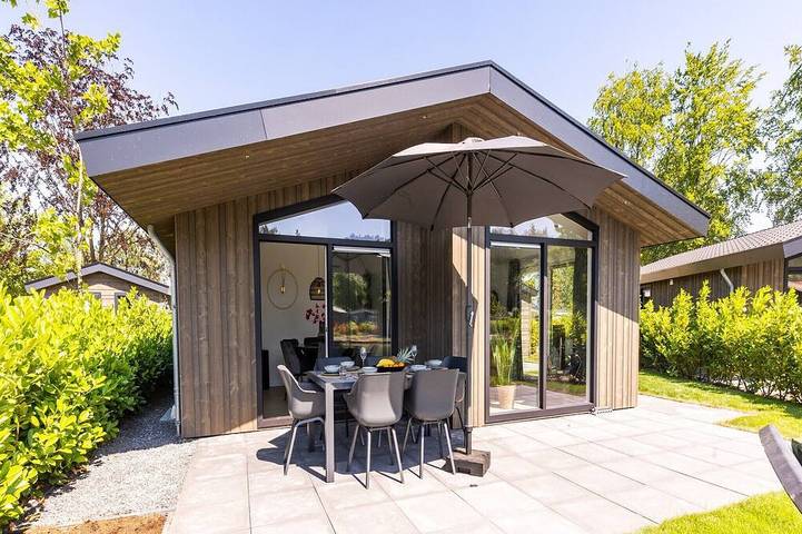 Chalet voor 6 personen, with sauna and zwembad as well as tuin in Veldhoven