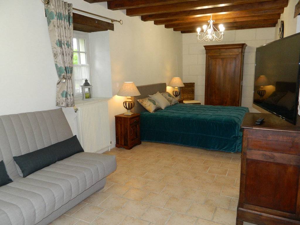 Studio entier, Gîte Milka (studio) in Lussault-sur-Loire, Région de Tours