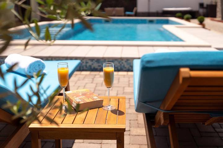 Ferienwohnung für 3 Personen, mit Garten und Whirlpool sowie Pool und Sauna