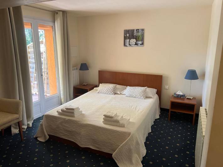Chambre d’hôte pour 2 personnes, avec terrasse ainsi que jardin et vue à Villecroze - 2