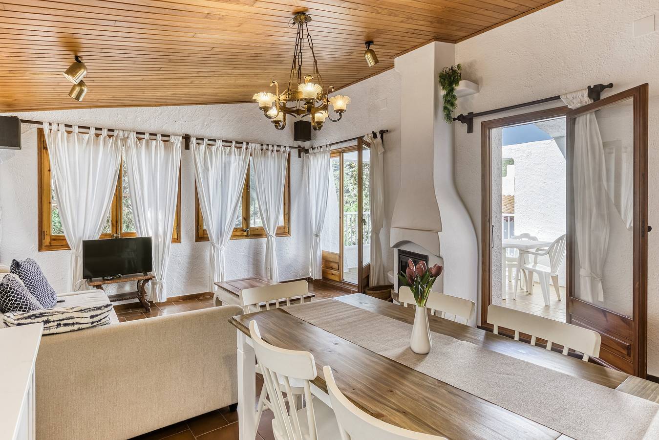 Ferienhaus 'Casa Diana En Montgó' mit Bergblick, privater Terrasse und Wlan in Punta Montgo, l'Escala