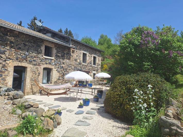 Location de vacances pour 2 personnes, avec jardin ainsi que vue et terrasse dans Lac de Lavalette - 2