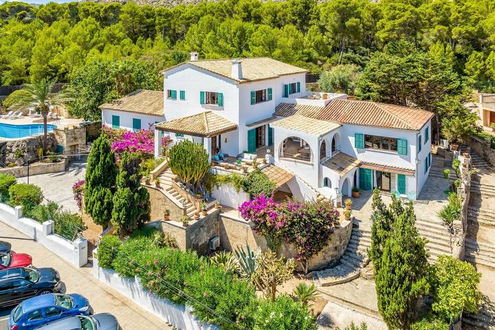Villa für 14 Personen, mit Garten und Pool sowie Whirlpool in Pollença