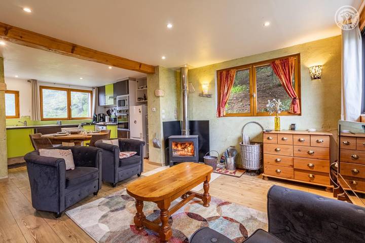 Gîte pour 4 personnes, avec terrasse et jardin dans La Féclaz