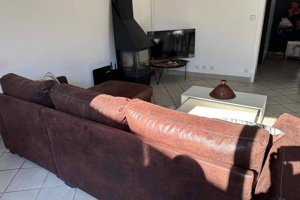 House with Jacuzzi, hypercentre, Bbq terrace and private studio in Bourgoin-Jallieu, Región de La Tour-du-Pin