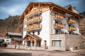 Hôtel pour 2 personnes, avec jacuzzi et sauna ainsi que piscine et jardin, animaux acceptés dans Office De Tourisme De Beaufort