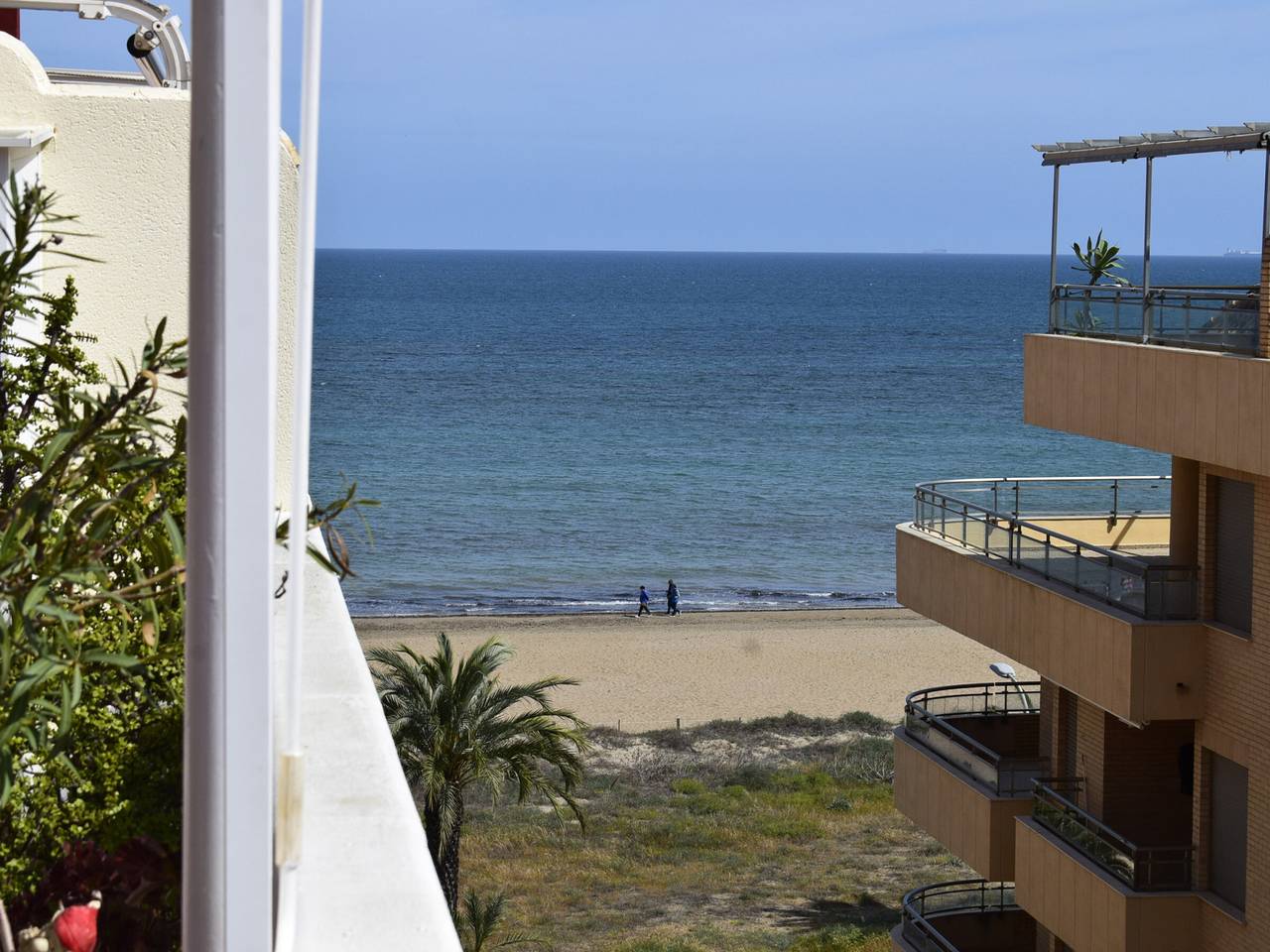 Apartamento entero, Amplio apartamento en Denia, 2 hab, aire acondicionado y aparcamiento cerca de la playa in Dénia, Costa Blanca