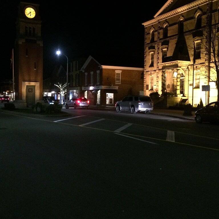 Charmantes historisches Cottage, nur wenige Schritte von Queen, Geschäften, Theater, Restaurants und See entfernt. in Niagara-on-the-Lake, Niagara Fälle