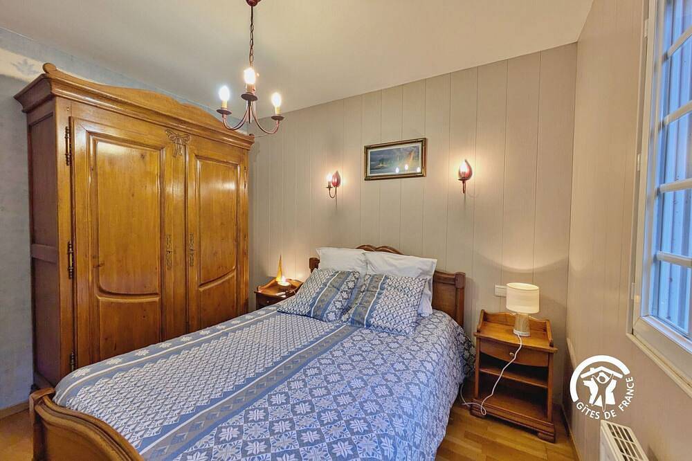 Gîte de charme avec étang privé, activités de loisirs et randonnées, proche villages pittoresques in Saint-Pierre-sur-Orthe, Parc naturel régional Normandie-Maine