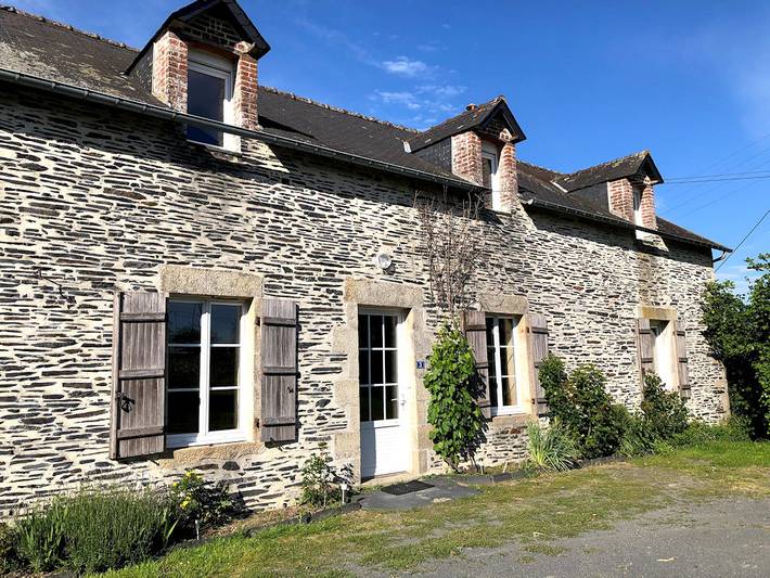 Gîte pour 14 personnes, avec jardin à Javron-les-Chapelles