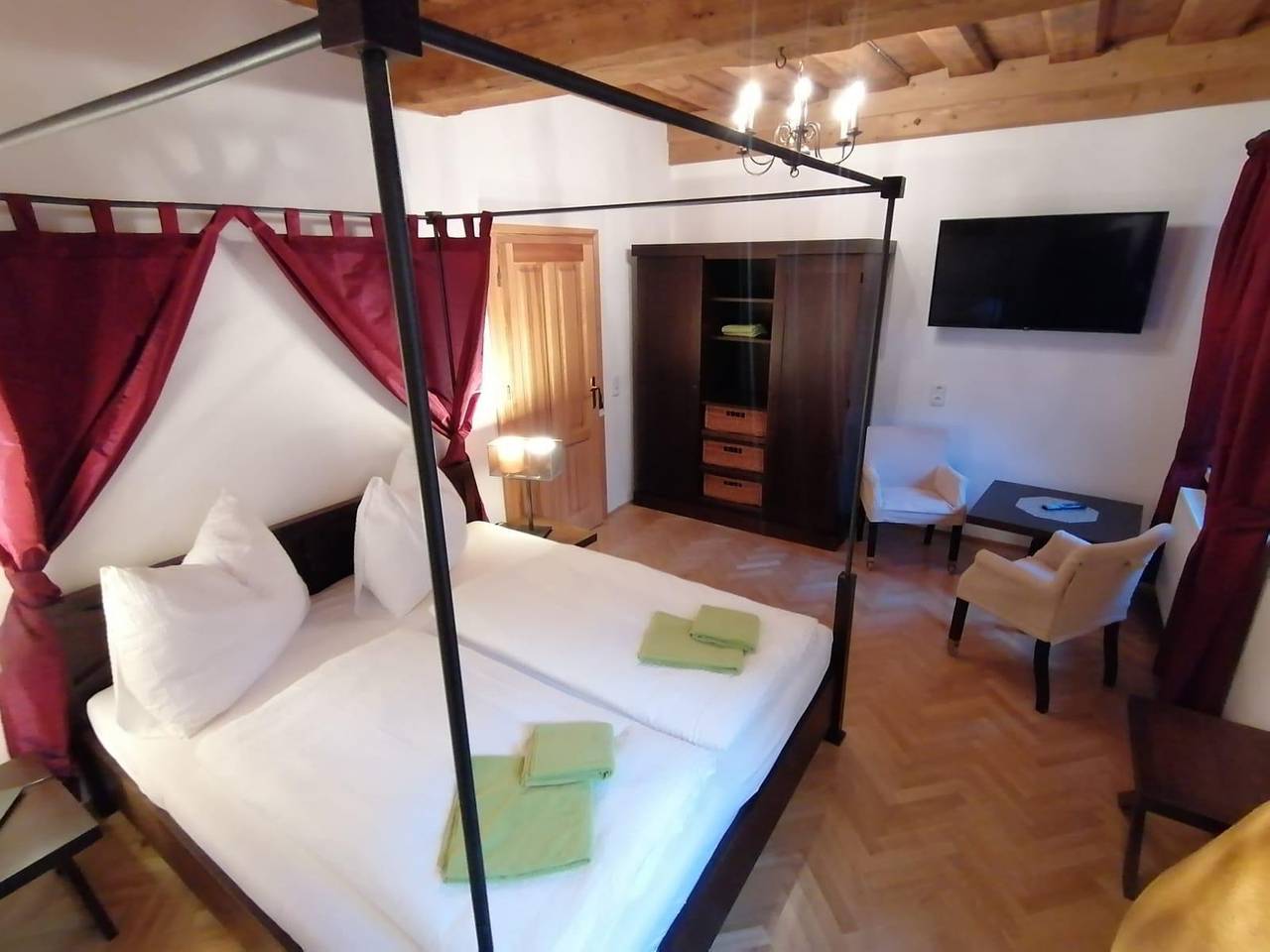Entire holiday apartment, Naturparkresort Haus der Hoamat-Legenden in Landl, Gesäuse