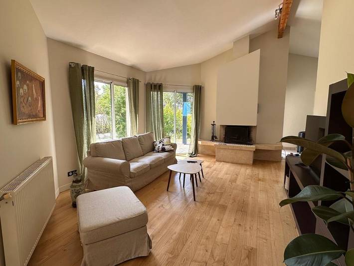 Maison de campagne pour 6 personnes, avec Balcon et Terrasse ainsi que Jardin et Piscine à Croignon