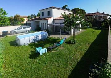Cottage pour 8 personnes, avec jardin et piscine à Launaguet