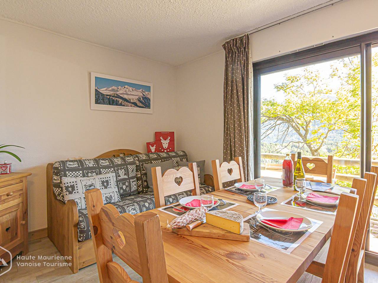 Entire apartment, Aussois - 2-room Apt, 6 guests, Terrace, Wifi, Pets allowed in Aussois, Saint-Jean-de-Maurienne region