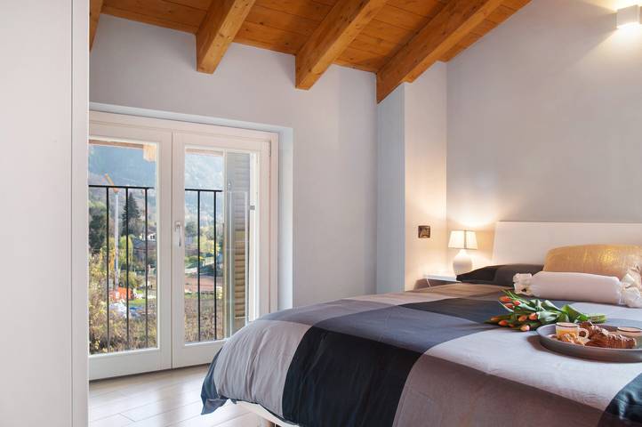 Apartamento inteiro, Apartamento de férias 'Il Sole Di Calde Lago Maggiore 505' com vista para o lago e Wi-Fi in Castelveccana, Lago Maggiore (Lombardia)