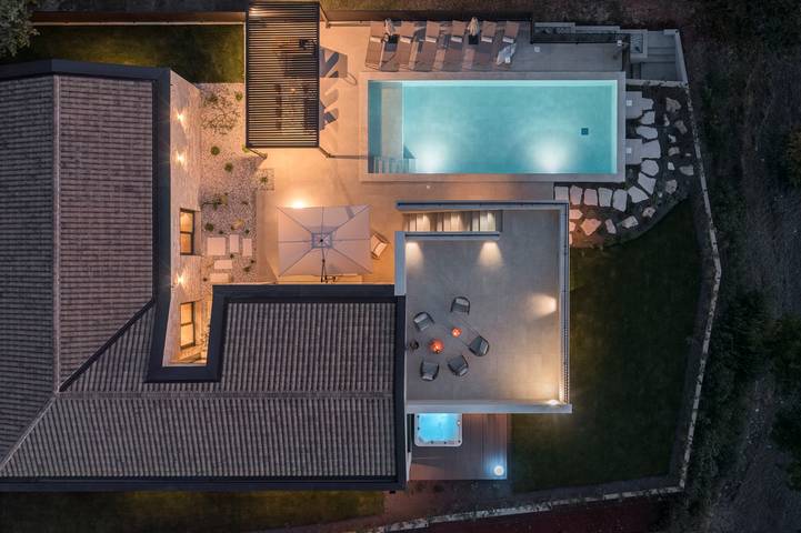 Ferienhaus für 8 Personen, mit Balkon/Terrasse und Garten sowie Pool in Lanterna - 2
